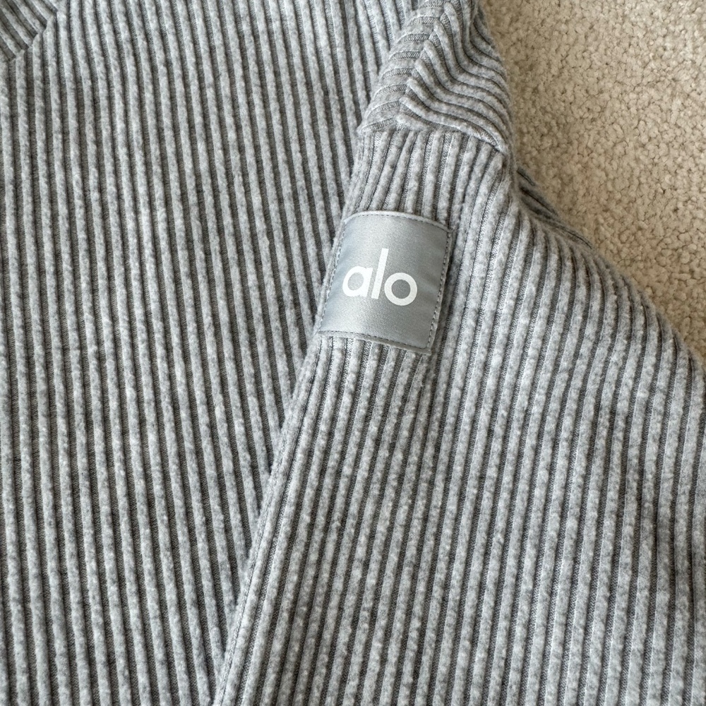 Alo cropped hoodie - Picture 3 of 4